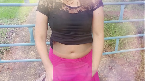 በእርሻ ላይ በመጫወት ላይ, የእውነተኛ ቤት ሚስት, ሴት ዉሻ እና ተንኮለኛ ባሏ በዱር