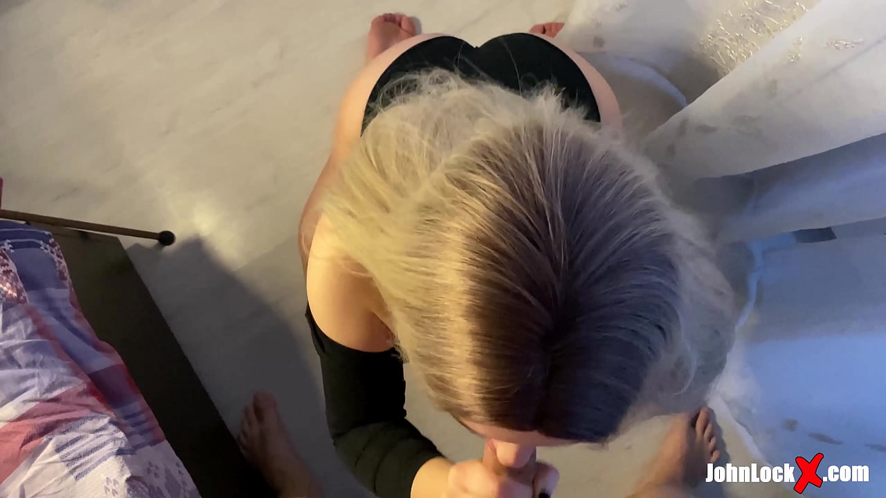 ቀይ ጭንቅላት የሚጠባ ዲክ እና ፌኪንግ ላይ፣ አህያዋ ላይ እየደረሰ ነው።